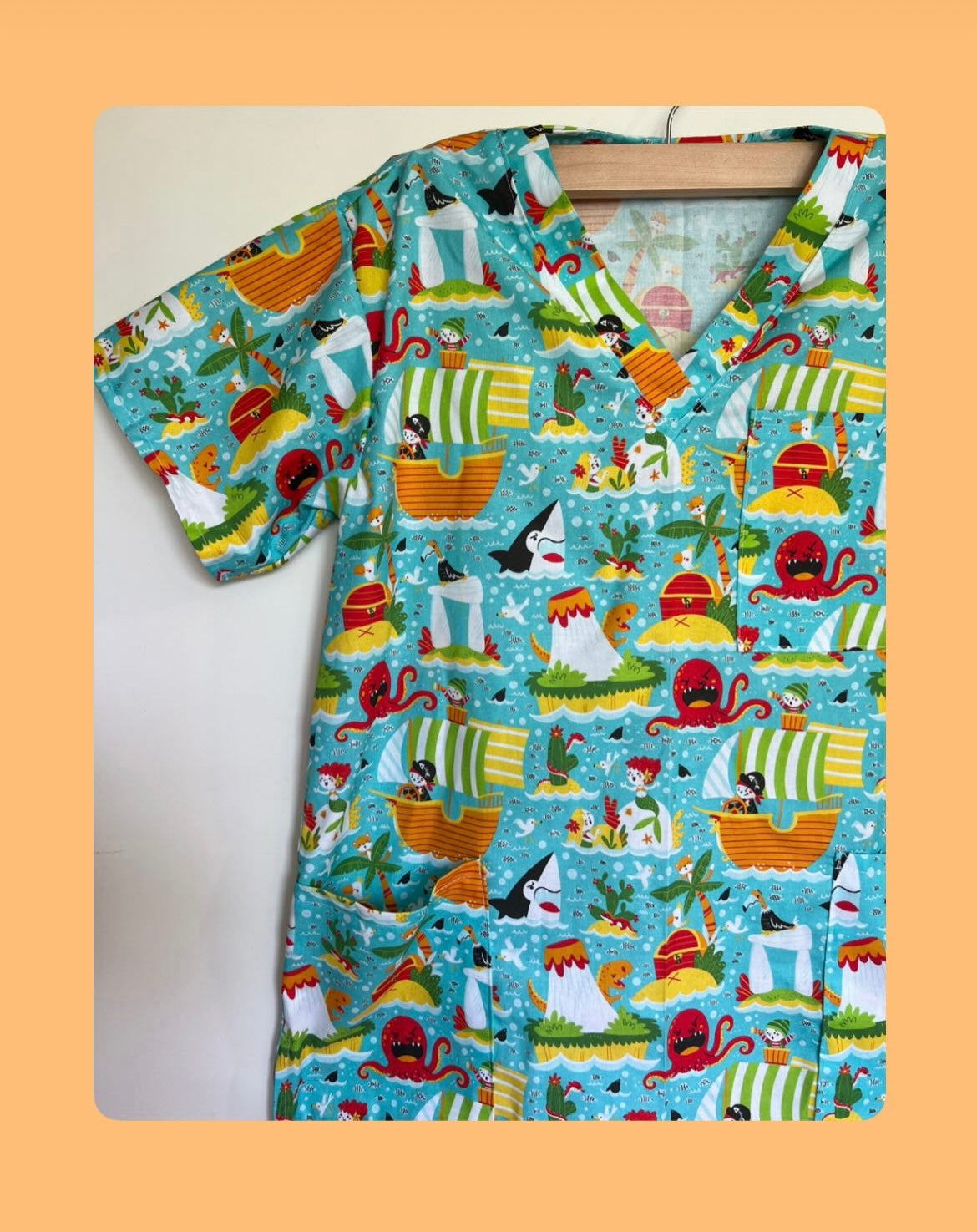 PIRATES SCRUB TOP