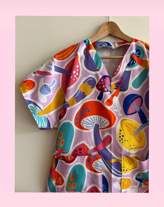 MUSHIE SCRUB TOP
