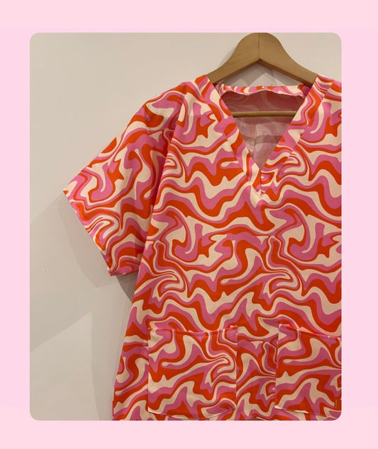 PINK GROOVE SCRUB TOP
